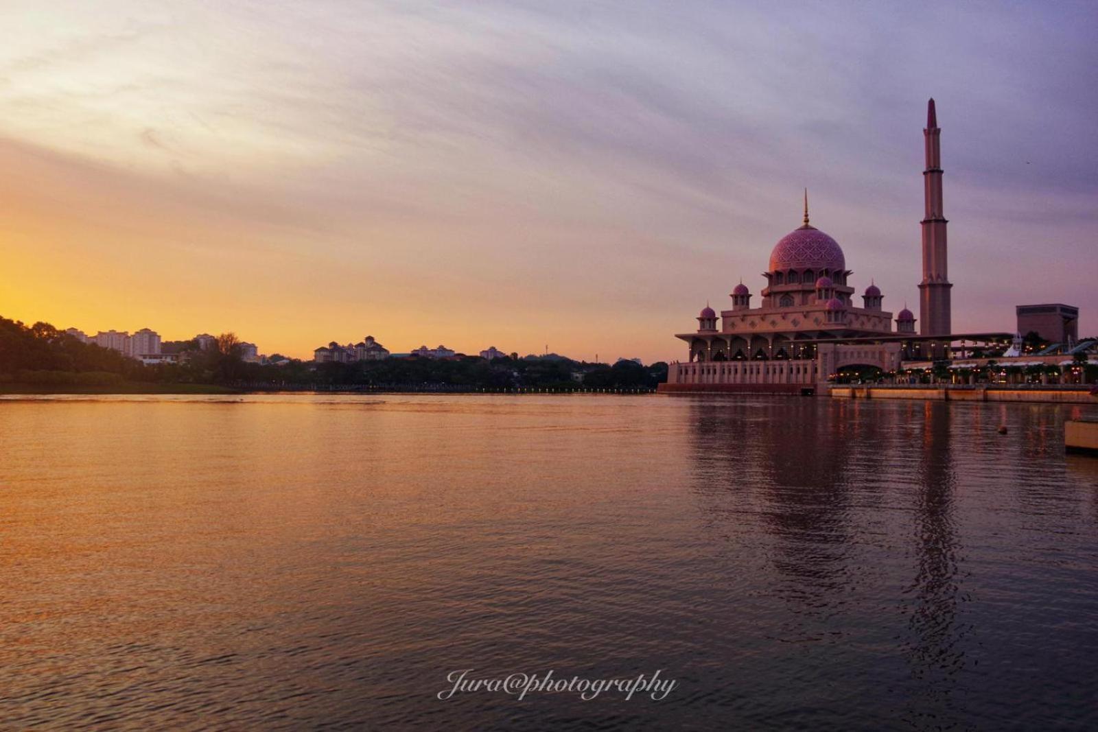 Putrajaya Transit Romestay Екстер'єр фото